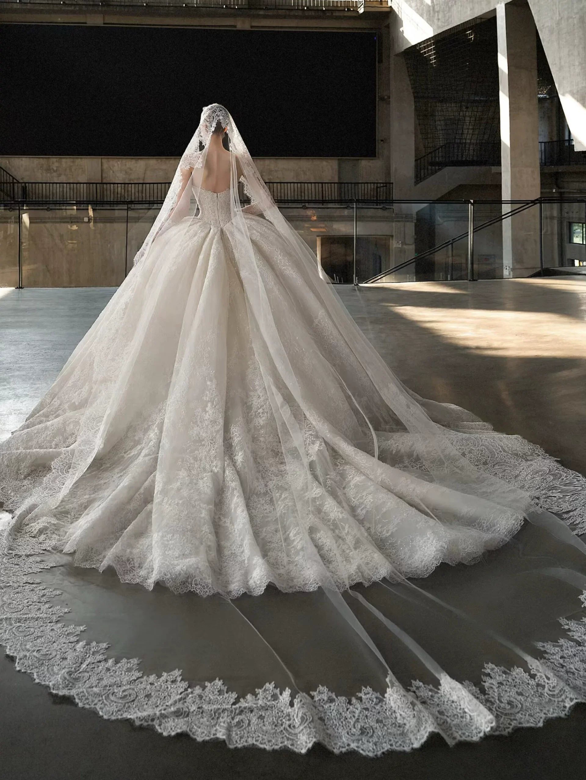 Xmzty | French Haute Couture Lace Tube Top Wedding Dress with Petite Trailing Skirt