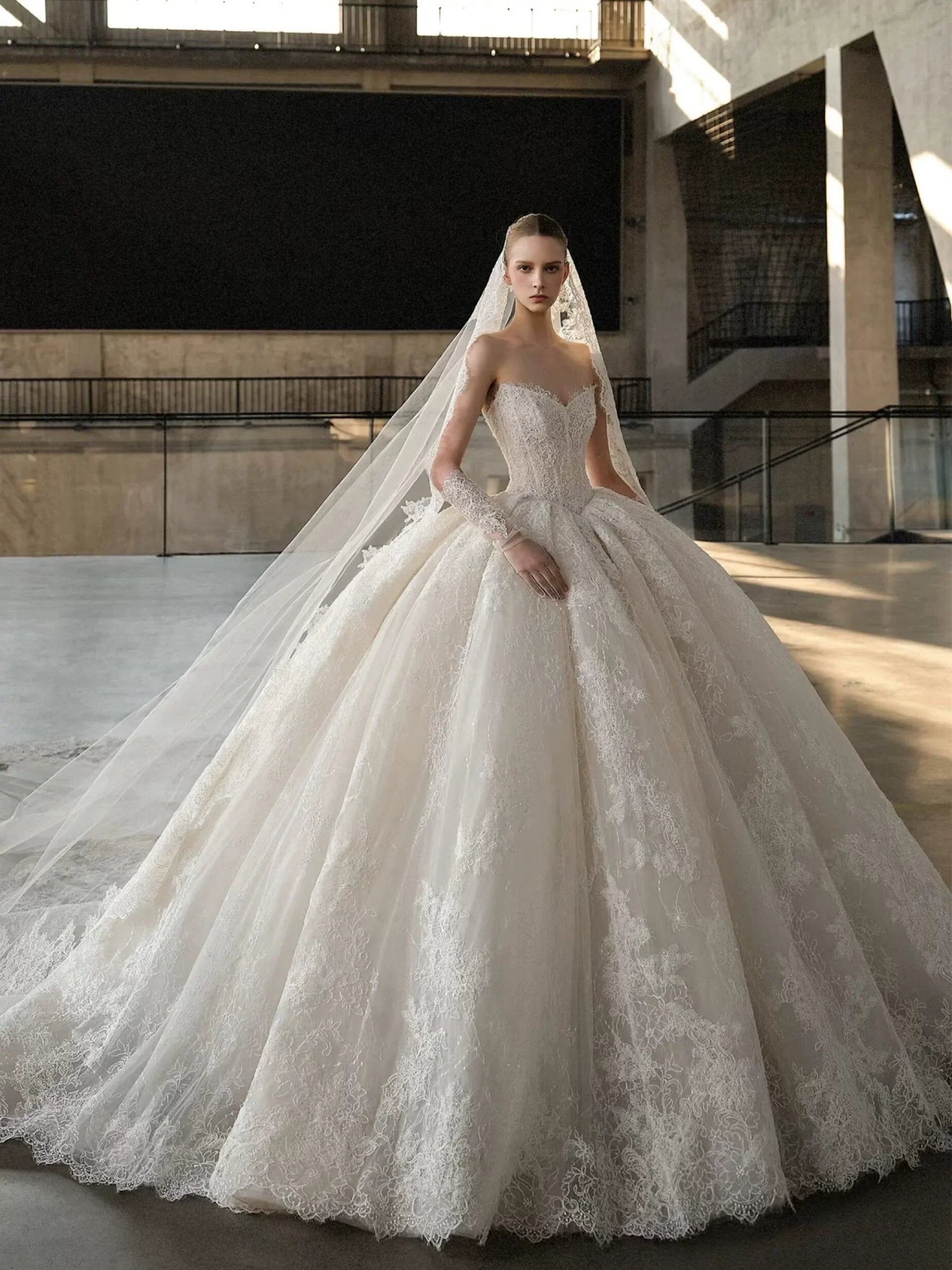 Xmzty | French Haute Couture Lace Tube Top Wedding Dress with Petite Trailing Skirt